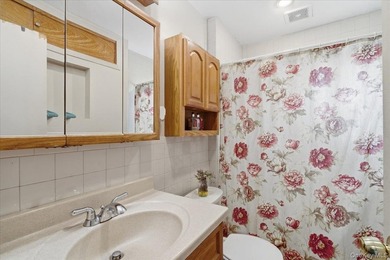 Well-maintained 3-bedroom, 1-bath Colonial located in the heart - photo 9