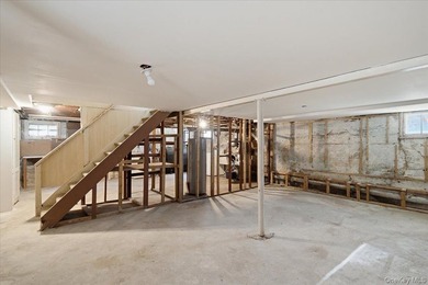 Well-maintained 3-bedroom, 1-bath Colonial located in the heart - photo 10