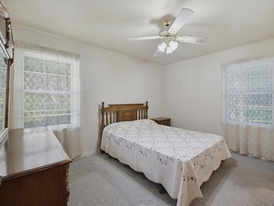Welcome home to this well-maintained 3-bedroom, 2-bath home - photo 23