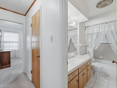Welcome home to this well-maintained 3-bedroom, 2-bath home - photo 31