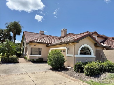 Lake Harris Townhome/Townhouse For Sale in Howey IN The Hills Florida