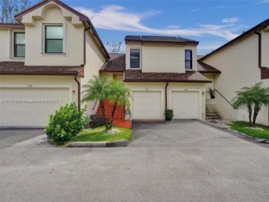 Lake Townhome/Townhouse Sale Pending in Pembroke Pines, Florida