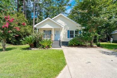 Welcome to your own private retreat just minutes from the charm - photo 1