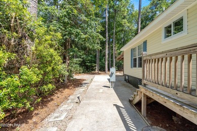 Welcome to your own private retreat just minutes from the charm - photo 2