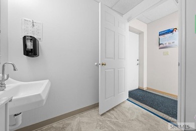 Fantastic high traffic multi suite commercial building in the - photo 25