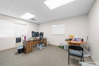 Fantastic high traffic multi suite commercial building in the - photo 26