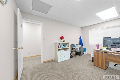 Fantastic high traffic multi suite commercial building in the - photo 27