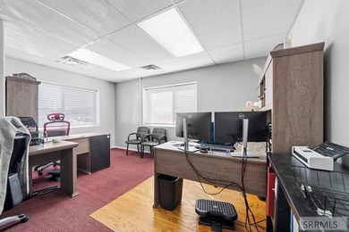 Fantastic high traffic multi suite commercial building in the - photo 31