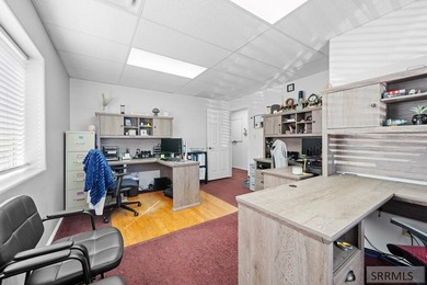 Fantastic high traffic multi suite commercial building in the - photo 32