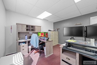 Fantastic high traffic multi suite commercial building in the - photo 34
