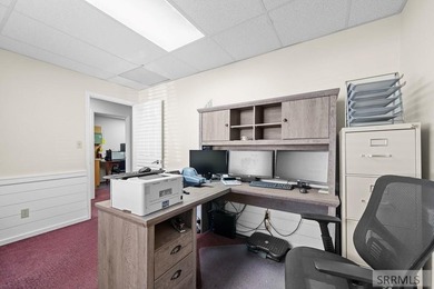 Fantastic high traffic multi suite commercial building in the - photo 35