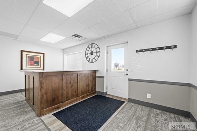 Fantastic high traffic multi suite commercial building in the - photo 40