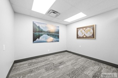 Fantastic high traffic multi suite commercial building in the - photo 46