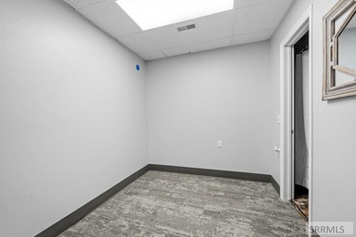 Fantastic high traffic multi suite commercial building in the - photo 50