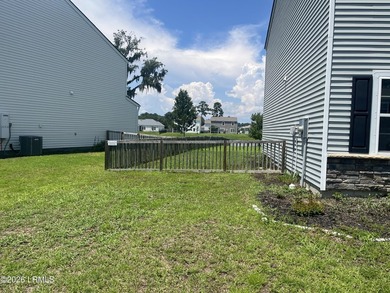 Large 4 bedroom and 2.5 bath home/Open floor plan with stainless - photo 3