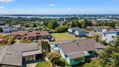Stunning Custom Home with Panoramic Bay and Ocean Views - Dual - photo 3