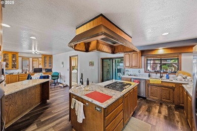 Stunning Custom Home with Panoramic Bay and Ocean Views - Dual - photo 6