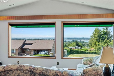 Stunning Custom Home with Panoramic Bay and Ocean Views - Dual - photo 10