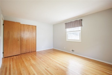 Welcome home to this beautifully maintained 3-bedroom - photo 16