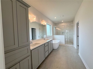 Welcome to 8174 Luz de Luna, a beautifully designed home - photo 17