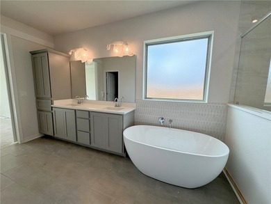 Welcome to 8174 Luz de Luna, a beautifully designed home - photo 18