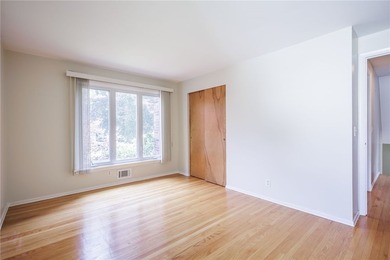 Welcome home to this beautifully maintained 3-bedroom - photo 20