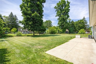 Welcome home to this beautifully maintained 3-bedroom - photo 33