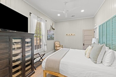 Charming Vintage Cottage & Carriage House in Historic Old - photo 11