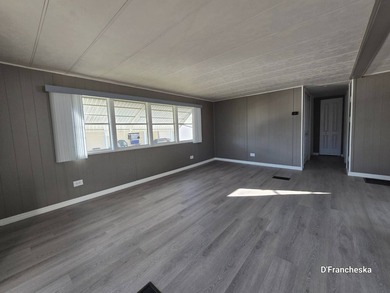 Motivated Seller! Bring offers! Stunning 2-Bed, 2-Bath Mobile - photo 14
