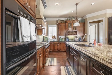 Welcome to 2021 Kings Pass, an exquisite luxury residence - photo 15