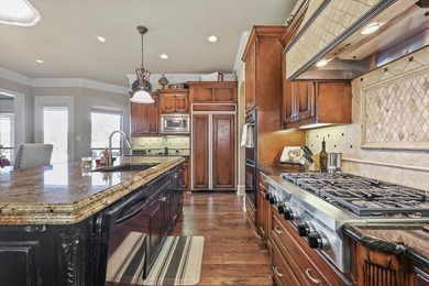 Welcome to 2021 Kings Pass, an exquisite luxury residence - photo 17