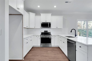 Welcome Home! This brand-new 4-bedroom, 3.5-bath home, expertly - photo 5