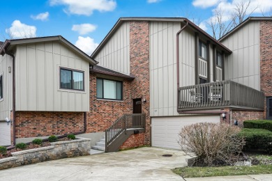 Lake Townhome/Townhouse For Sale in Willowbrook, Illinois