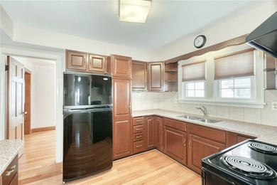 Welcome to 136 Hoover Road! This 1935 Colonial offers 4 spacious - photo 4
