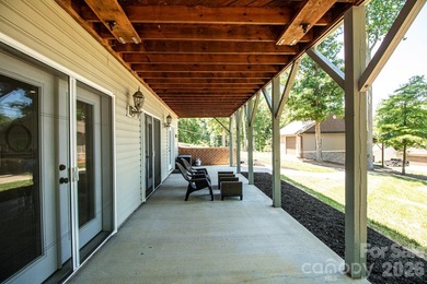 Gorgeous lake front home situated on 200 feet of shoreline - photo 36