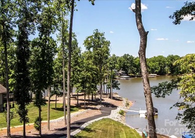 Gorgeous lake front home situated on 200 feet of shoreline - photo 38
