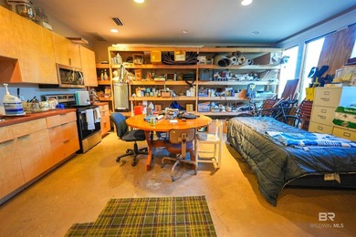Discover the ideal blend of residential comfort and commercial - photo 5