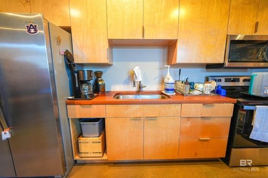 Discover the ideal blend of residential comfort and commercial - photo 6