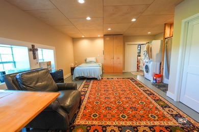 Discover the ideal blend of residential comfort and commercial - photo 7
