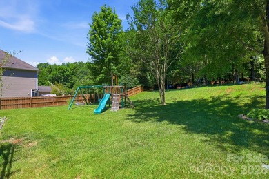 Welcome to this beautifully maintained, move-in ready home - photo 33