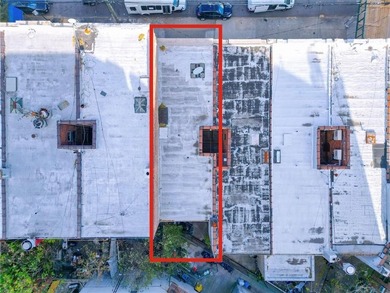Welcome to this well-positioned mixed-use investment property in - photo 4
