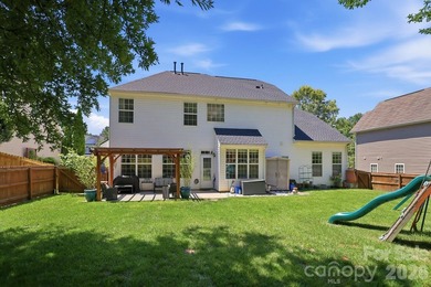 Welcome to this beautifully maintained, move-in ready home - photo 38