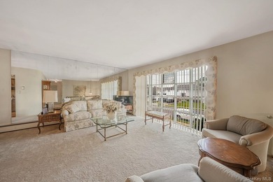 Welcome to this charming Hi Ranch in the heart of South Bellmore - photo 2