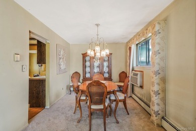 Welcome to this charming Hi Ranch in the heart of South Bellmore - photo 4