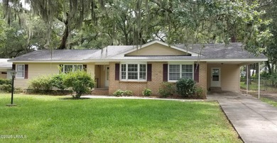 A well maintained single-family home conveniently located in - photo 1