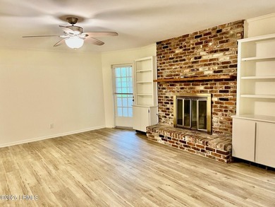 A well maintained single-family home conveniently located in - photo 3