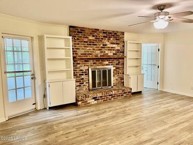A well maintained single-family home conveniently located in - photo 4