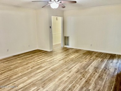 A well maintained single-family home conveniently located in - photo 5