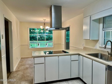 A well maintained single-family home conveniently located in - photo 6