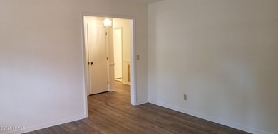 A well maintained single-family home conveniently located in - photo 10
